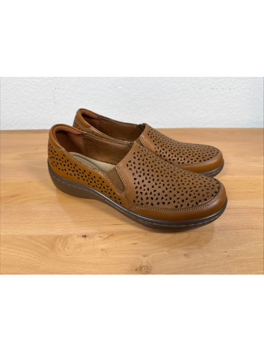 Clarks Brown Cora Sky Perforated Slip On Loafer Comfort Womens 7m